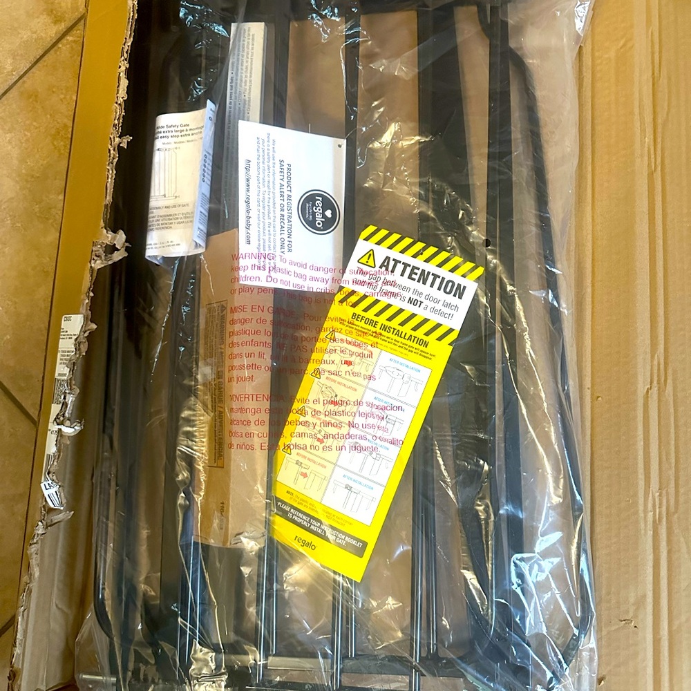 Regalo brand pet gate from chewy / Back gloss finish / 42” to 49“ / BRAND NEW